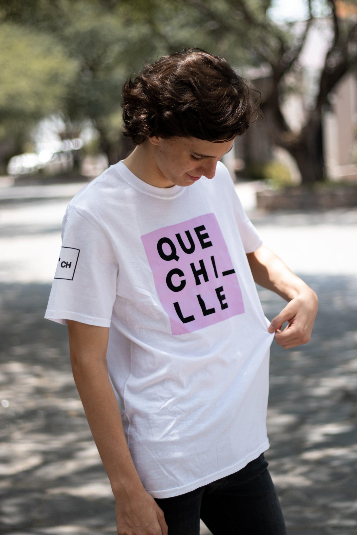 Playera ¡Que Chille! White Edition - UrbanHangers